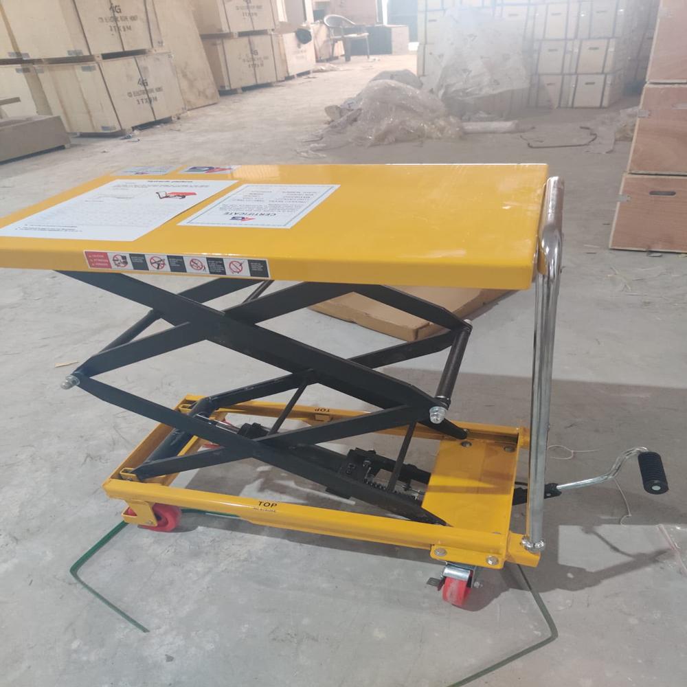 SCISSOR LIFT