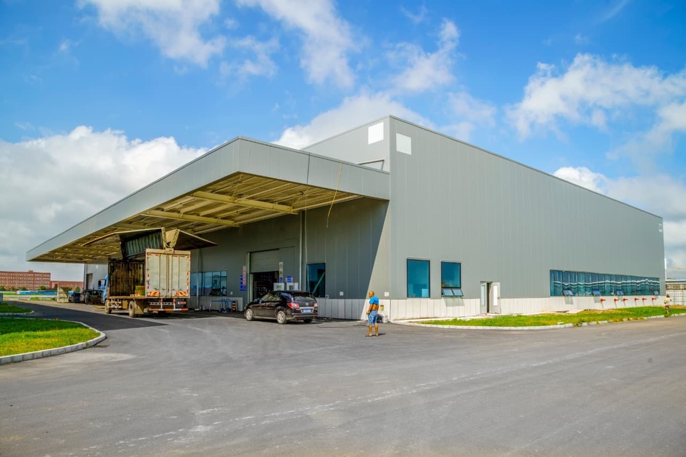 Commercial Pre-Engineered Warehouse Building