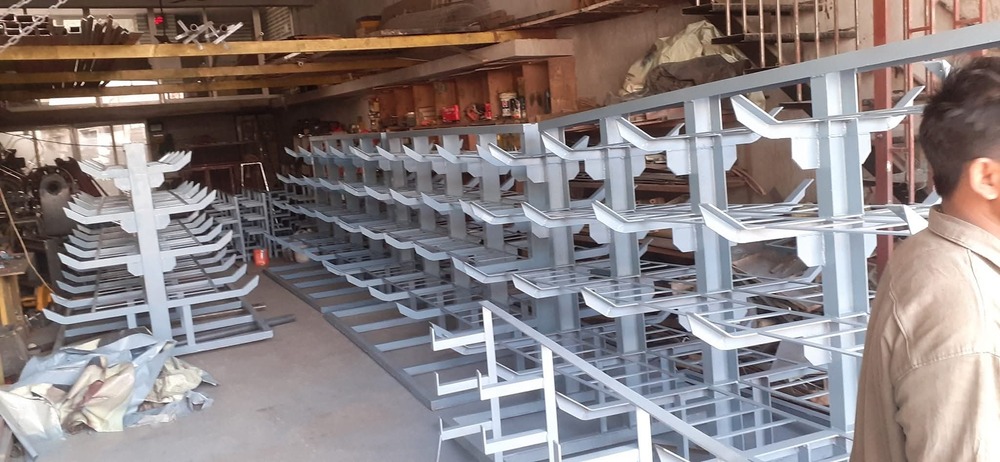Heavy Duty Metal Storage Racks - Capacity: High Load Bearing; Suitable For Large And Bulky Items