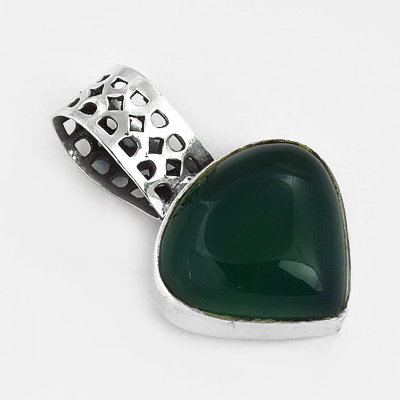 रेडी टू वियर ग्रीन गोमेद रत्न सिल्वर पेंडेंट