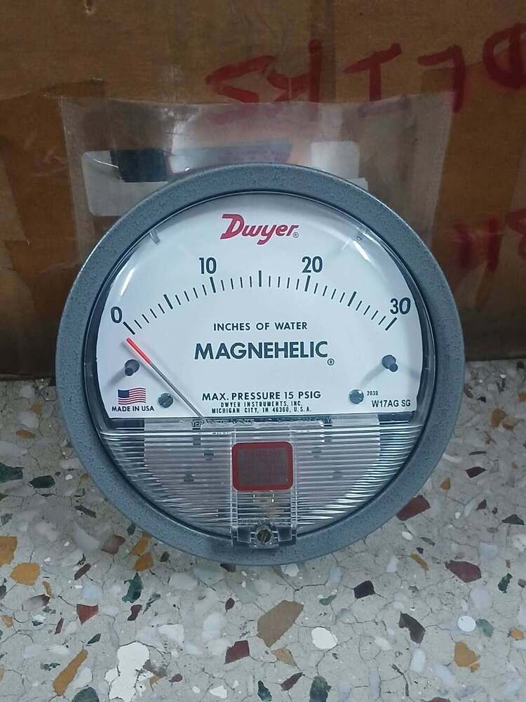 Dwyer Series 2000 Magnehelic Differential Pressure Gauge Range 0-30 Inch Of Water