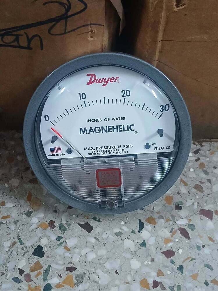 Dwyer Series 2000 Magnehelic Differential Pressure Gauge Range 0-30 Inch Of Water