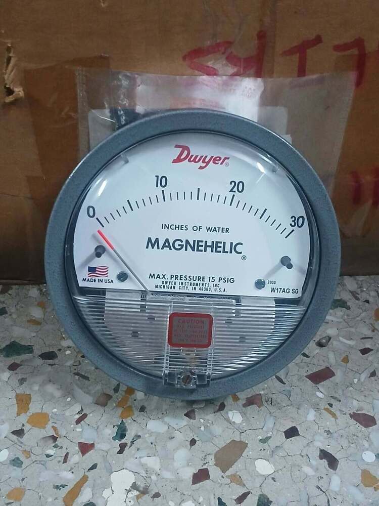 Dwyer Series 2000 Magnehelic Differential Pressure Gauge Range 0-30 Inch Of Water