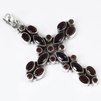 डिजाइनर गार्नेट जेमस्टोन क्रॉस सिल्वर पेंडेंट