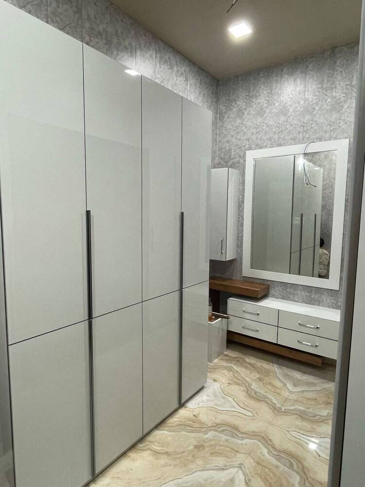 Wooden Dressing Room Cabinet