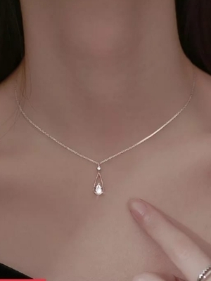 Elegant Teardrop Pendant Necklace - Color: Selver Gold