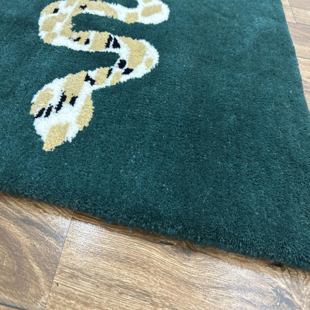 Hand Tufted Snake Design Wool Rug Dark Green Animal Pattern Handmade Carpet for Modern Living Room Bedroom Decor