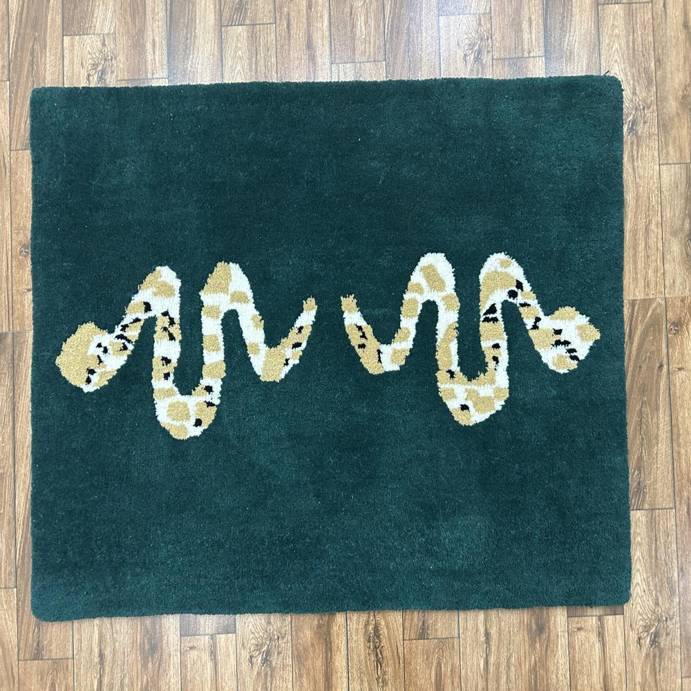 Hand Tufted Snake Design Wool Rug Dark Green Animal Pattern Handmade Carpet for Modern Living Room Bedroom Decor