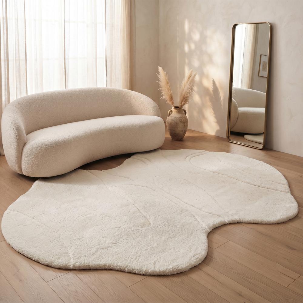 Handmade Modern Irregular Curved Organic Shape Tufted Wool Rug - Cream White