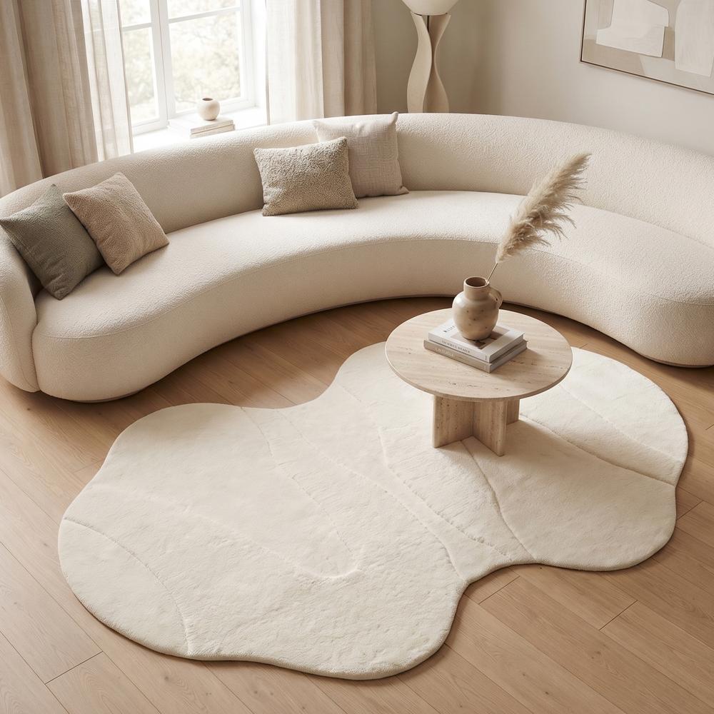 Handmade Modern Irregular Curved Organic Shape Tufted Wool Rug - Cream White