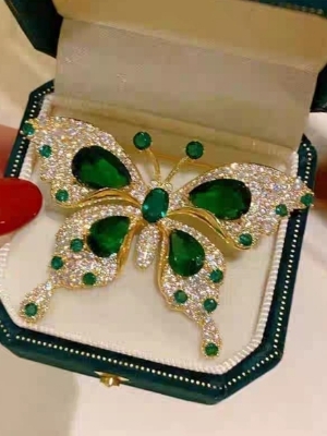 Emerald Crystal Butterfly Brooch - Color: Gold