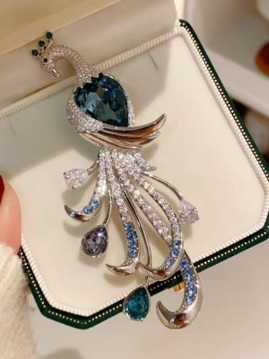 Elegant Peacock Crystal Brooch - Color: Gold