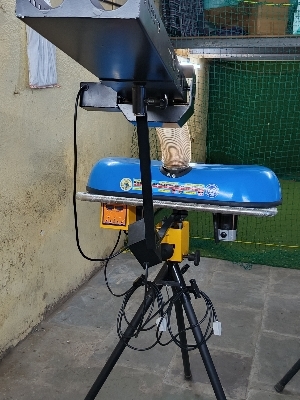 Model No A1 Pro Machine With Feader - Age Group: Adults