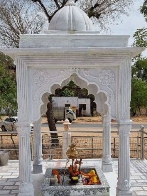 Stone Temple - Color: White