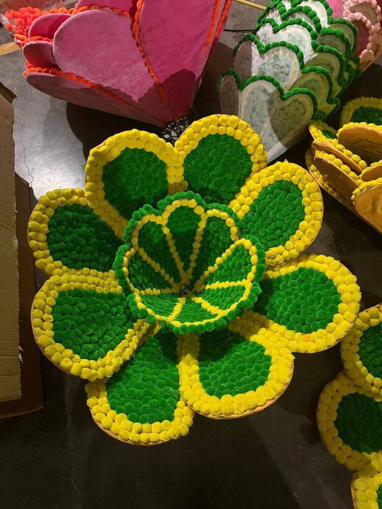 Green Yellow Decorative Flower Mat