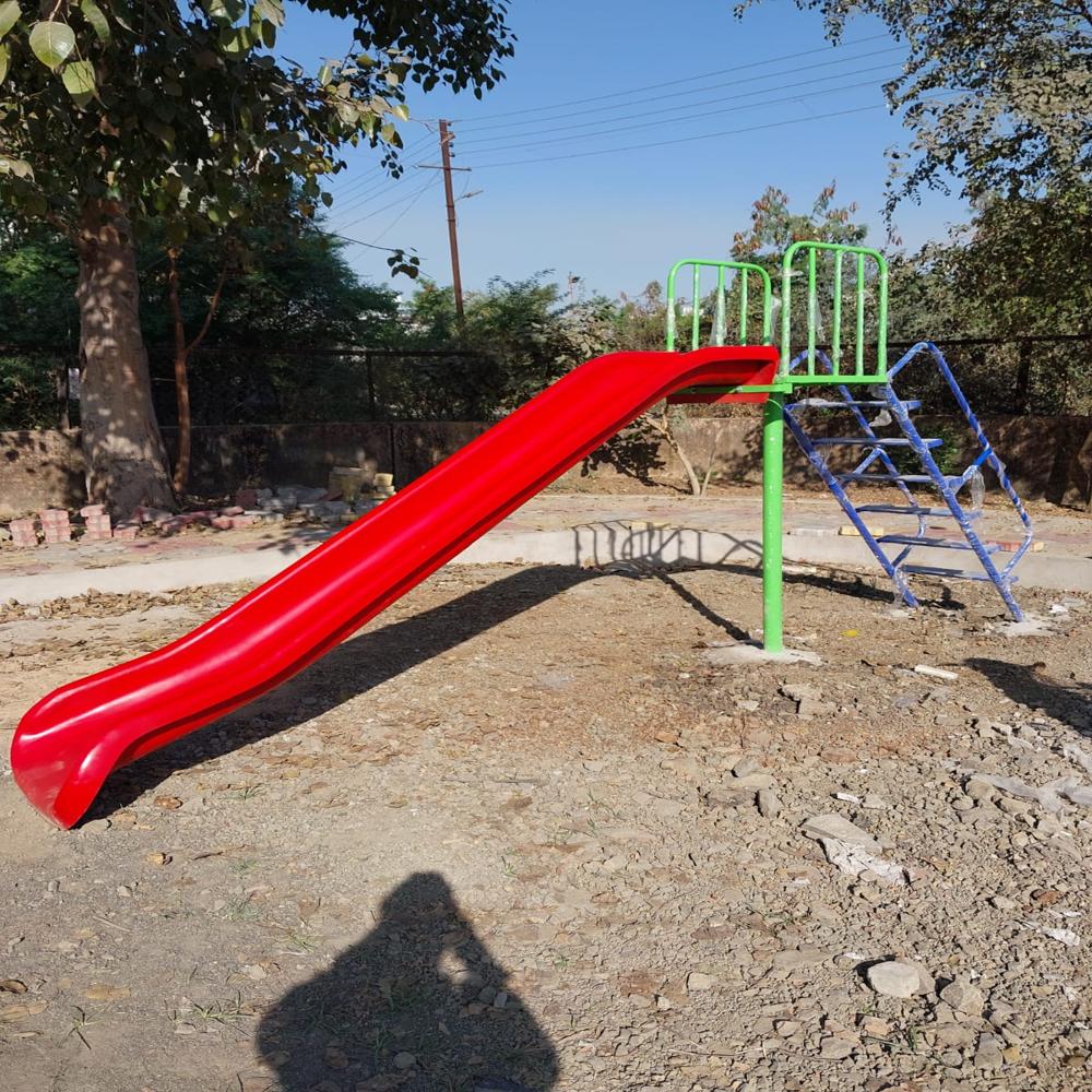 Plastic Playground Slide - Age Group: 5-12