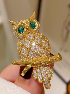 Luxury Crystal Owl Brooch Pin - Color: Gold