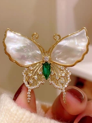 Pearl Wing Emerald Butterfly Brooch - Color: Gold