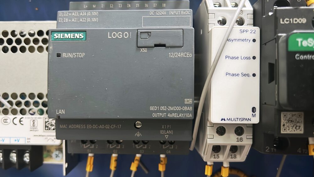 Siemens Logo! 12/24Rceo Logic Module Plc Controller - Mounting Type: 35Mm Standard Din-Rail Mount / Panel Enclosure Mount