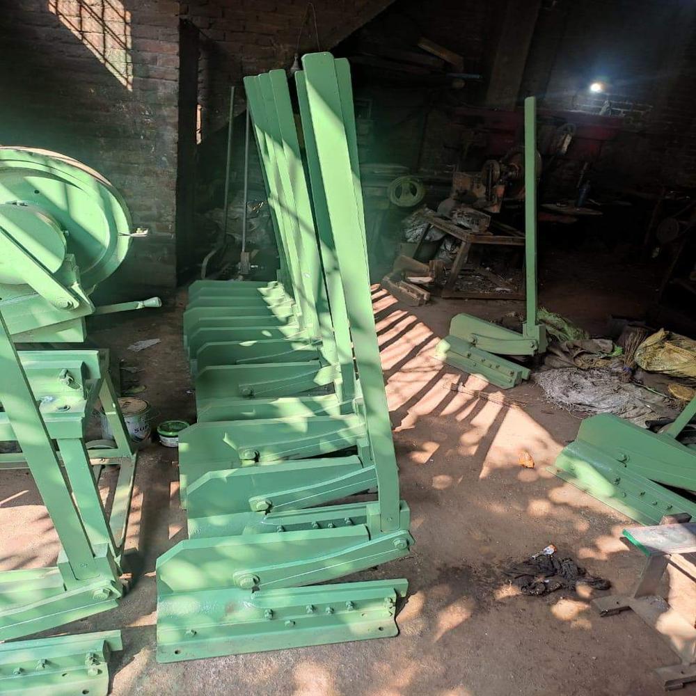 Hand Operated Shearing Machine