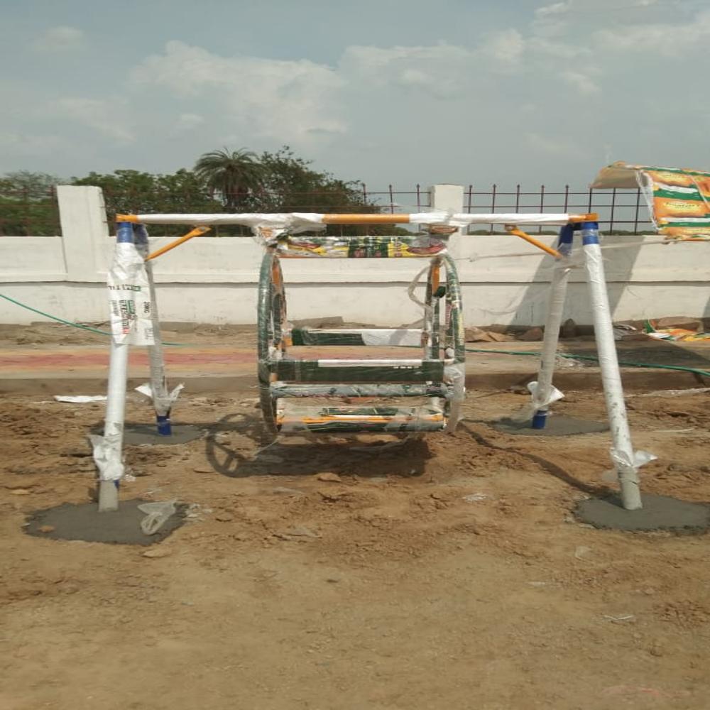 Circular Swing 4 Seater - Age Group: 2-14