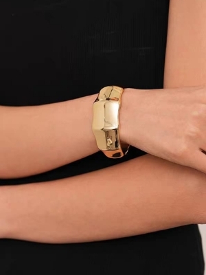 Sculpted Golden Statement Cuff Bracelet - Color: Gold