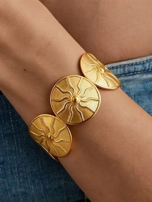 Sunburst Disc Cuff Bracelet A Vintage Statement Bracelet For Women - Color: Gold