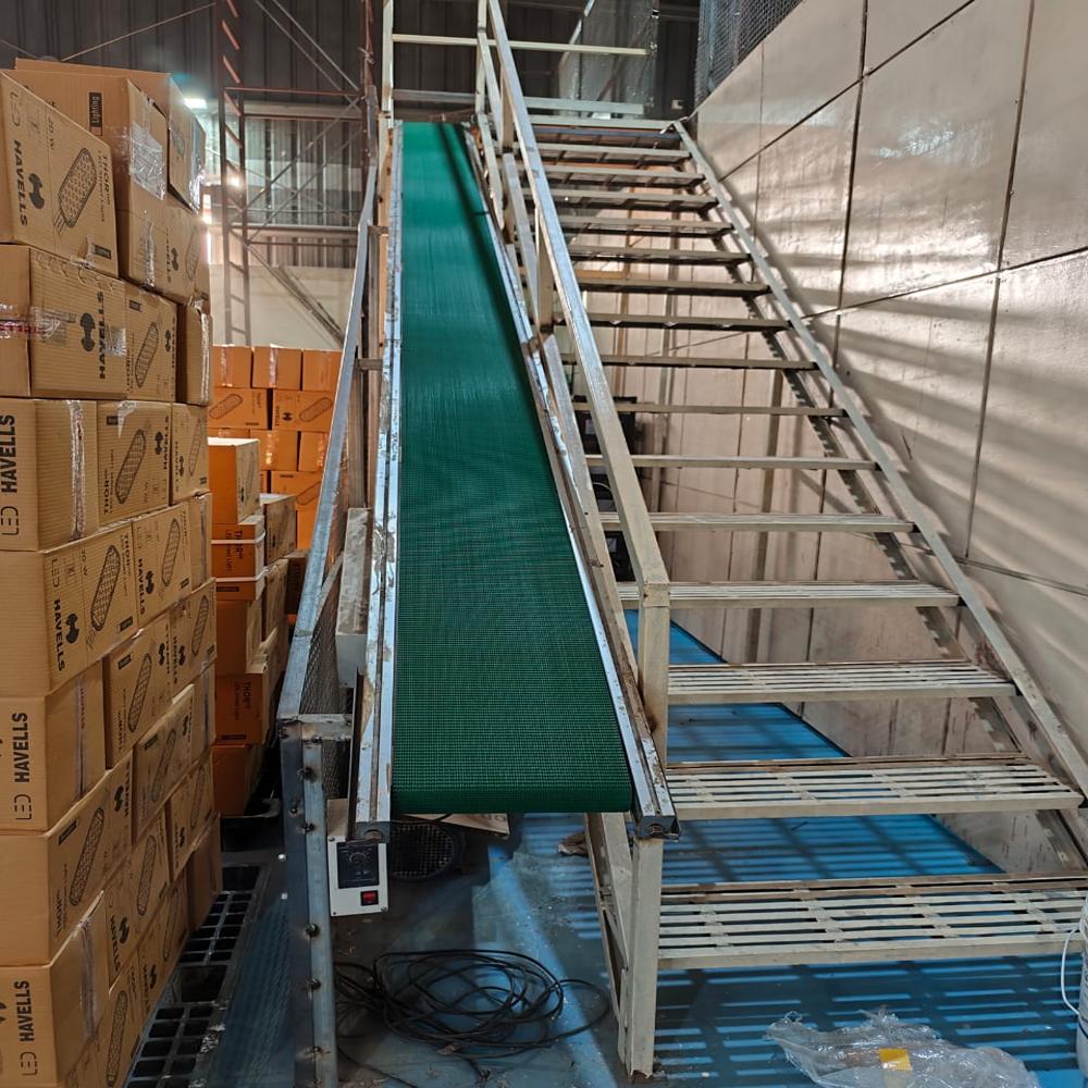 Cleated inclined Belt Conveyor