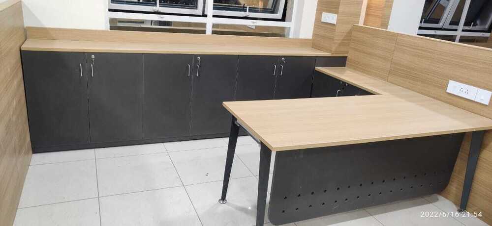 Wooden Office Cabin Table
