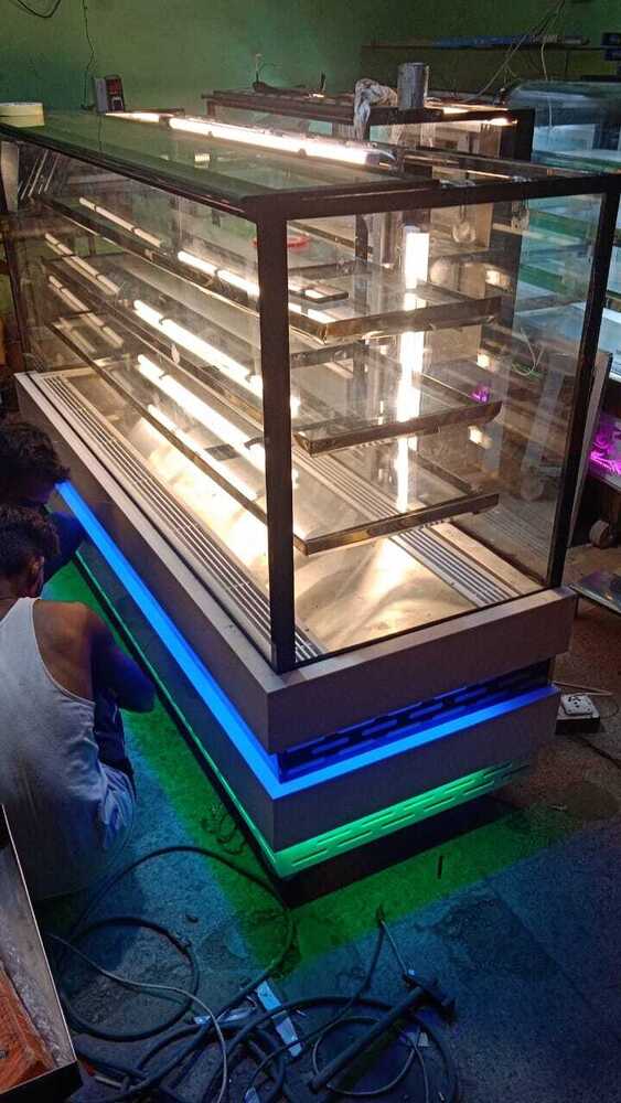 Refrigerated Sweet and Cake Display Counter