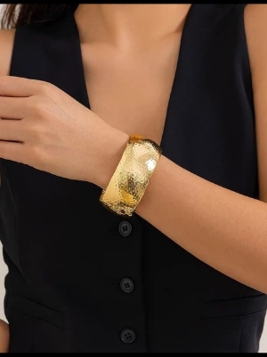 Hammered Gold Cuff Bracelet - Weight: 0.15