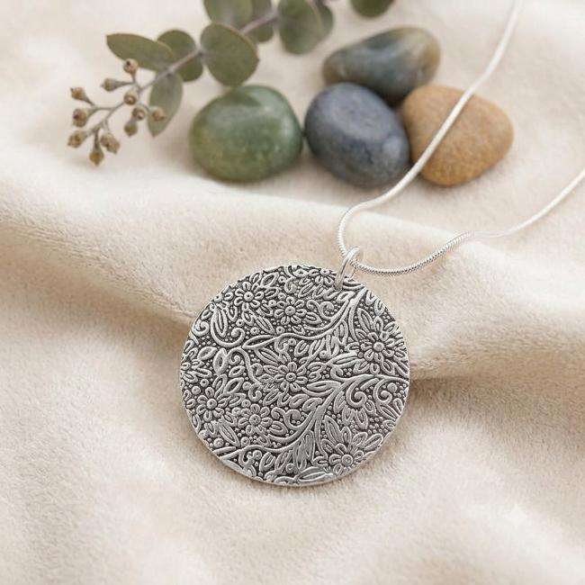 925 Sterling Silver Vintage Floral Pendant