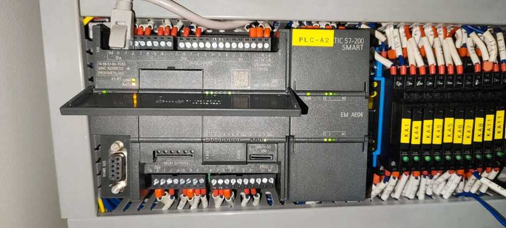Siemens Simatic S7-200 Smart Plc Controller - Application: Industrial Machine Automation & Packaging Machinery
