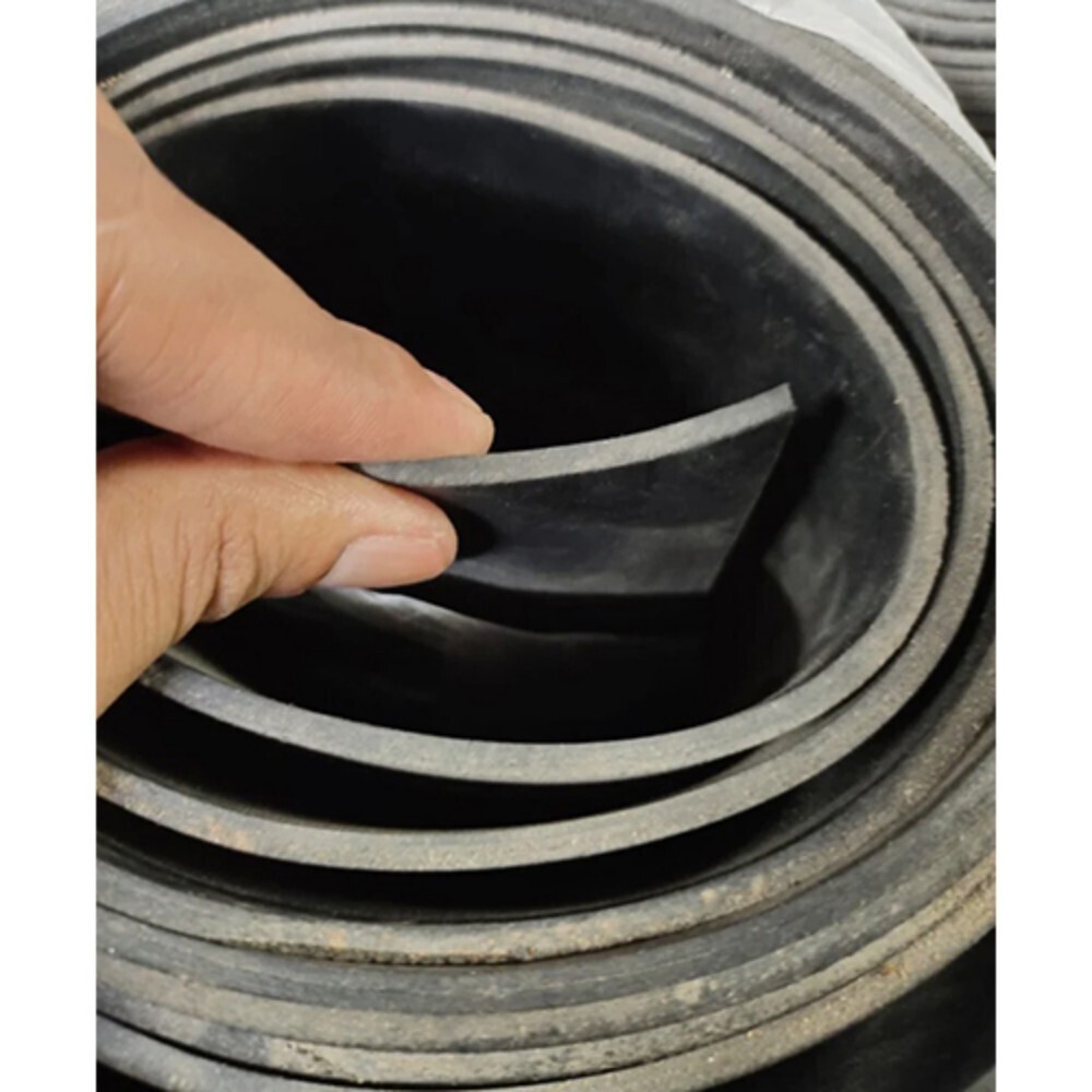 Neoprene Rubber Sheet - Thickness Options: 3mm To 10mm, Rigid High-quality Material, Black Color, High Resistance To Heat And Chemicals