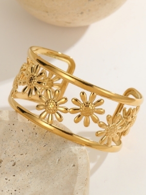 Floral Openwork Gold Cuff Bracelet - Weight: 0.15