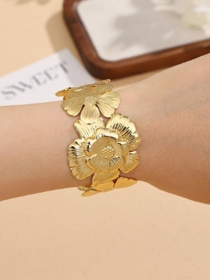 Sculpted Floral Gold Cuff Bracelet - Weight: 0.15