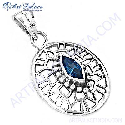 सही मायने में डिज़ाइनर ब्लू क्यूबिक ज़िरकोनिया जेमस्टोन सिल्वर पेंडेंट