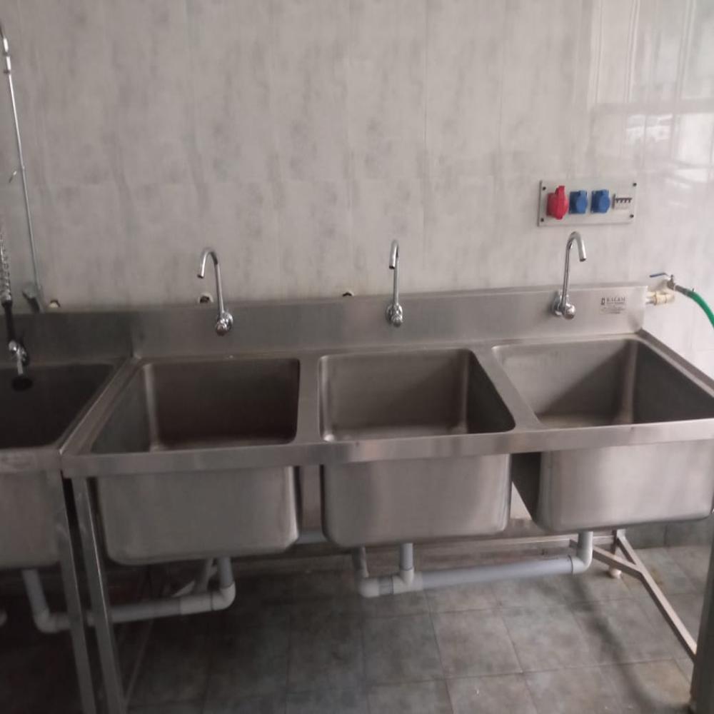 SS 304 THREE SINK UNIT