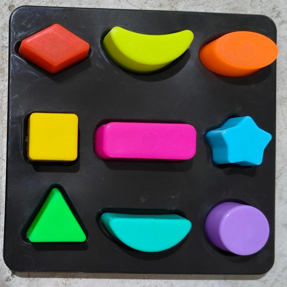 Shape Puzzle - Game Type: Board Game