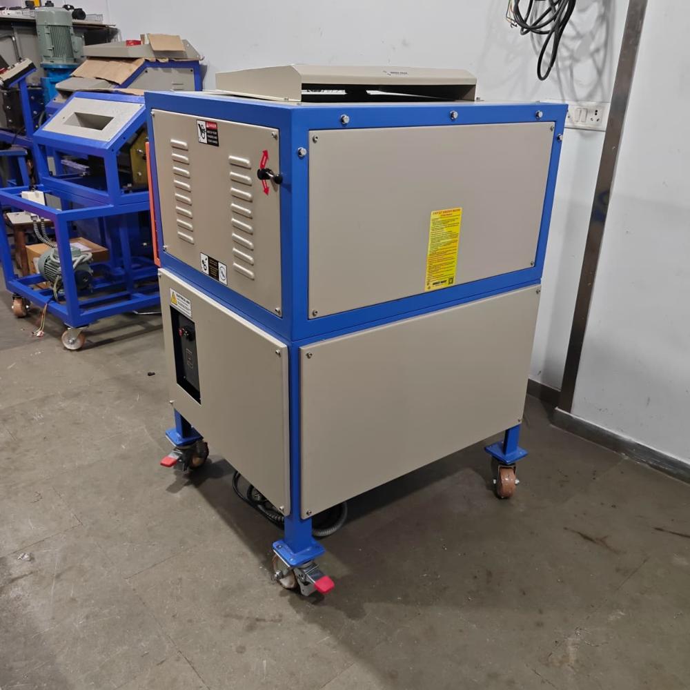 Heavy Duty Shredder Machine - Capacity: 200-250 Kg/Hr