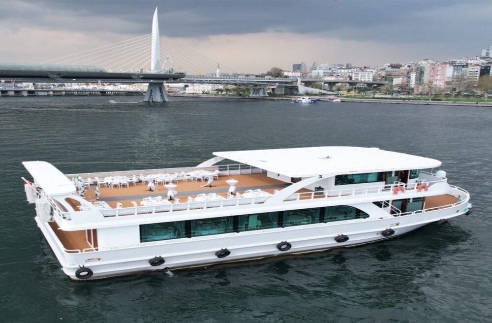 Floating Restaurant Boat