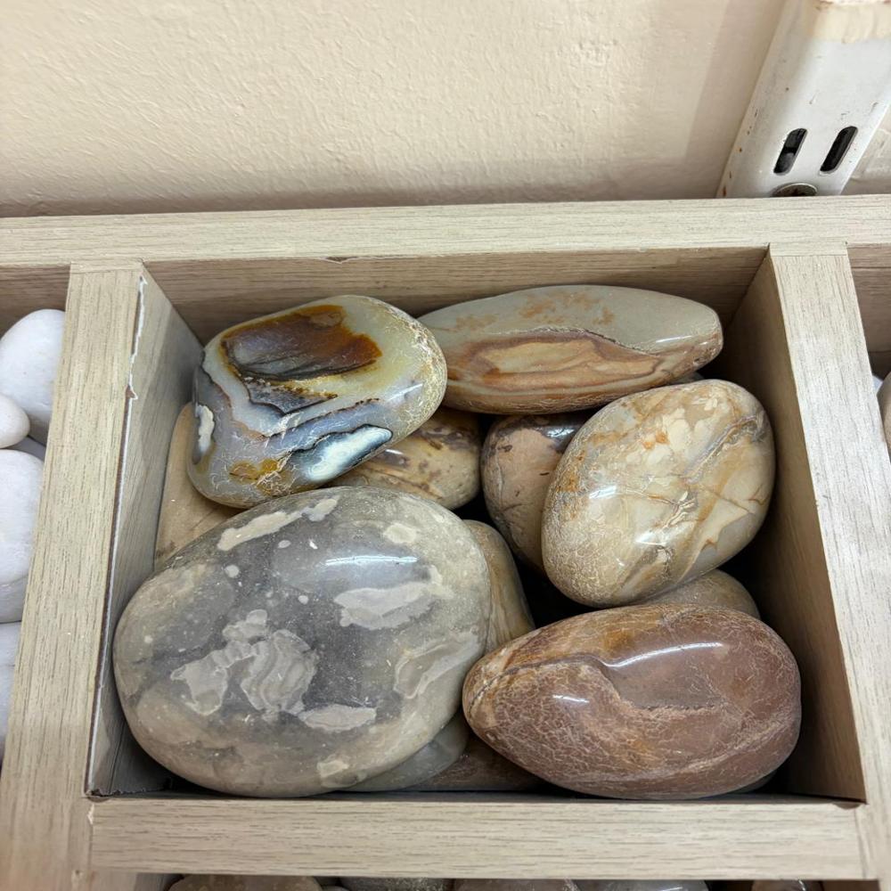 Natural Polished Onyx Pebbles in Brown Multicolor For Garden Landscaping and Outdoor Space Decor