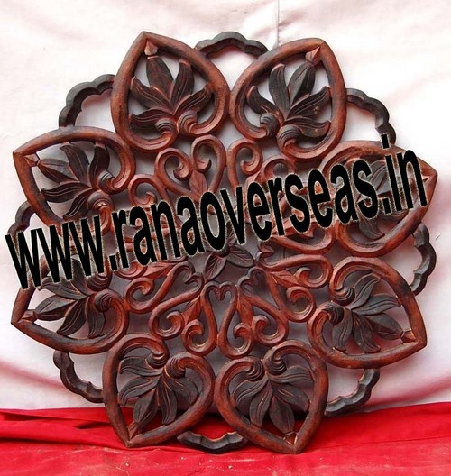 Polished Wooden Wall Panel In Flower Design