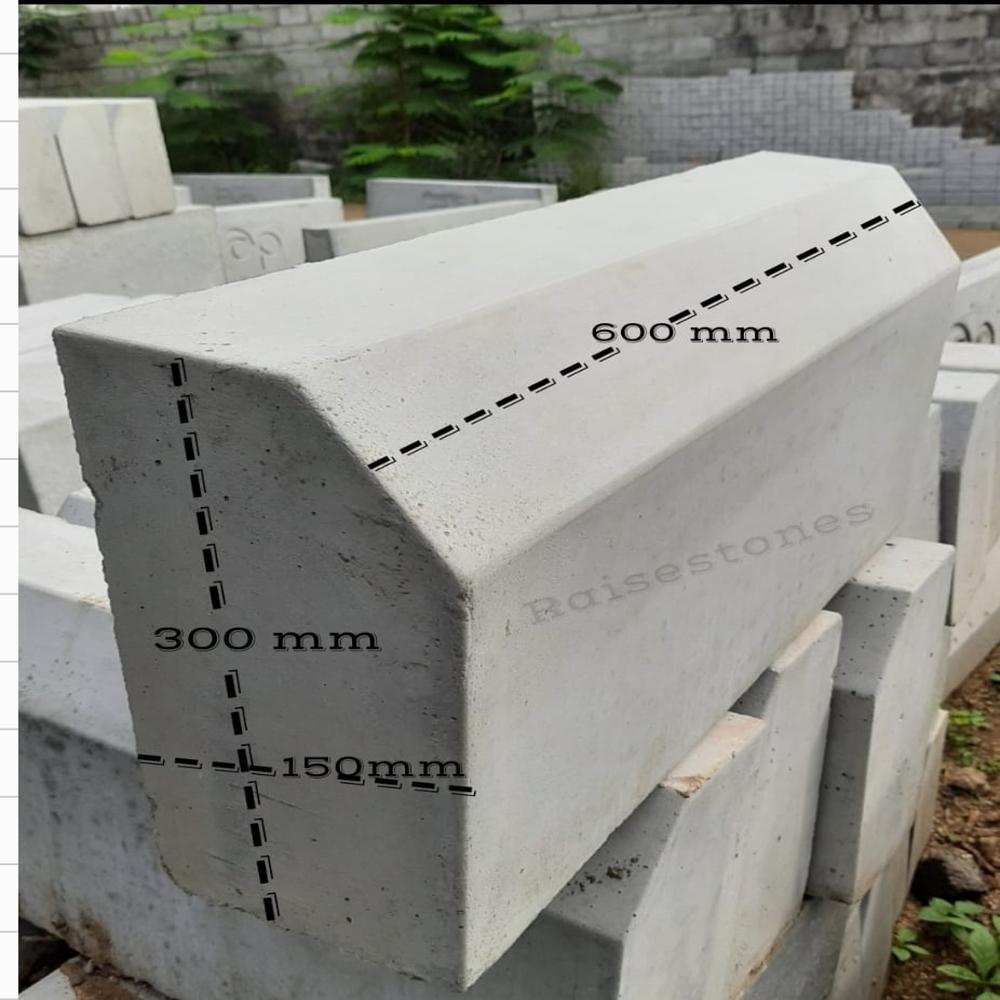 Grey Cement Concrete Kerb Stone