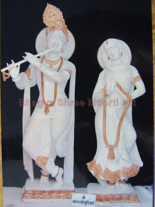 खुदी हुई राधा कृष्ण की मूर्ति