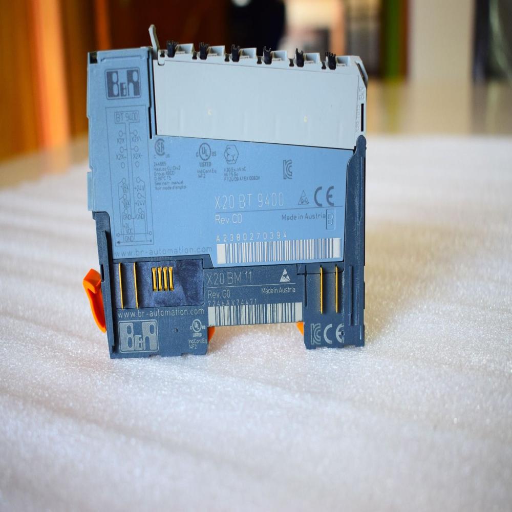 X2X LINK BUS TRANSMITTER WITH SUPPLY FOR I/O AND INTEGRATED X67 SYSTEM POWER SUPPLY.