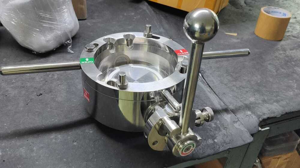Contained Powder Transfer Valve