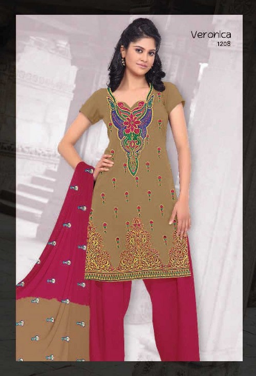 अनस्टिच्ड लड़कियों के कढ़ाई वाले सूट