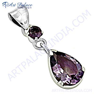 आश्चर्यजनक चमकदार नीलम रत्न चांदी का लटकन