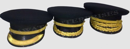अधिकारी कैप्स